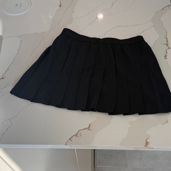 ALO Yoga Black Pleated Skater Skirt - Picture 6 of 6